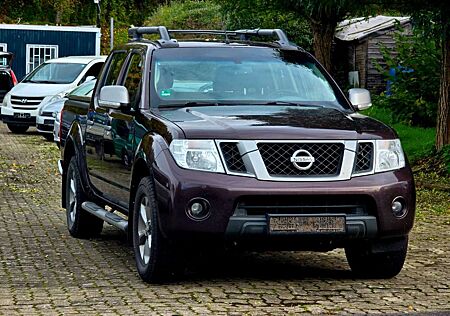 Nissan Navara Pickup Double Cab PLATINUM 4X4