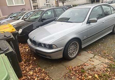 BMW 523i 523