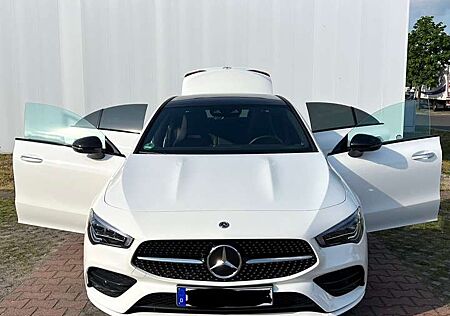 Mercedes-Benz CLA 200 7G-DCT AMG Line PANO BURMESTER