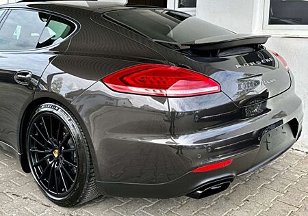 Porsche Panamera facelift lang Version