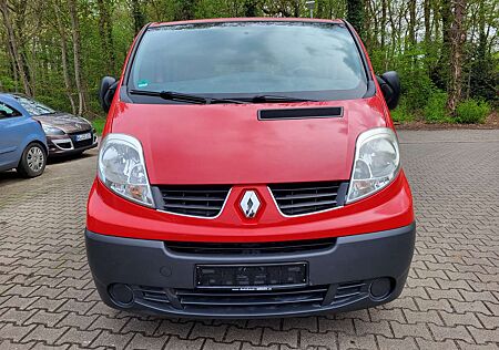 Renault Trafic L1H1 2,7t (8/9 Sitze) verglast