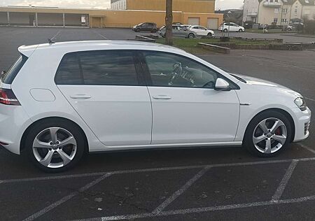 VW Golf GTI Volkswagen BlueMotion Technology