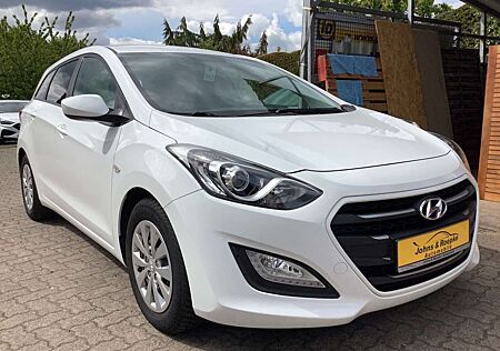Hyundai i30 Kombi 1,4 / ALLWETTERREIFEN