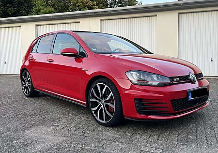 VW Golf GTI Volkswagen VII Performance BMT DSG | NAVI PANO SHZ Kamera PDC