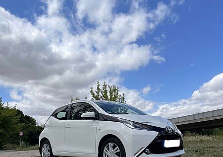 Toyota Aygo x-play touch