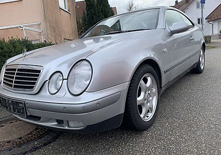 Mercedes-Benz CLK 320 1Hand alles origenal. Top in Form