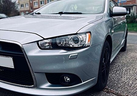 Mitsubishi Lancer 1.8 Intense