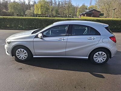 Mercedes-Benz A 180 A 180 (BlueEFFICIENCY) 7G-DCT-Navi-PTS-Sitzheizung