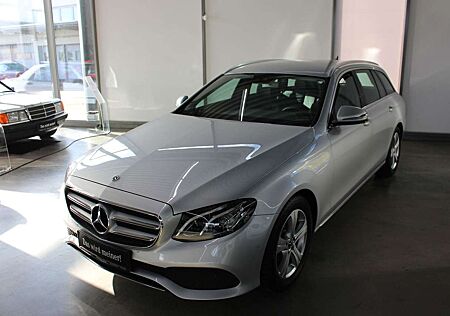 Mercedes-Benz E 220 d T Avantgarde Ambiente LED Kamera PTS SHZ