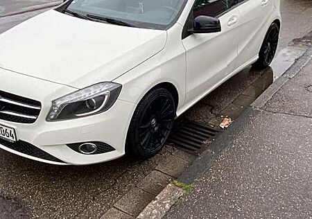 Mercedes-Benz A 180 (BlueEFFICIENCY) Style