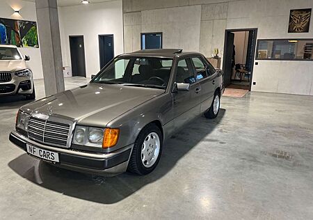 Mercedes-Benz 300 D W124 AHK,ALU,Schiebedach,TOP