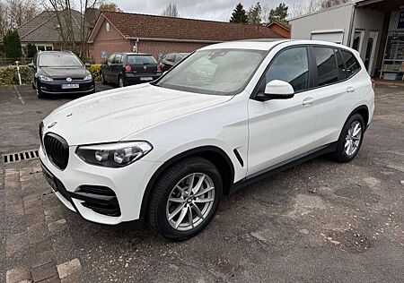 BMW X3 xDrive 25 d Advantage/Panorama/AHK/Standheiz