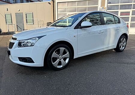 Chevrolet Cruze Hatchback LTZ KLIMA-SERVO-AUTOMATIK