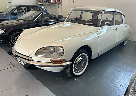 Citroën DS Citroen ID19 B D-Special H-Zulassung Velours Rot