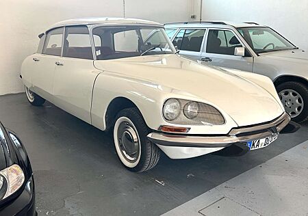 Citroën DS Citroen ID19 B D-Special H-Zulassung Velours Rot