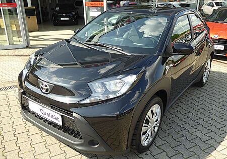 Toyota Aygo (X) Play + Allwetterreifen