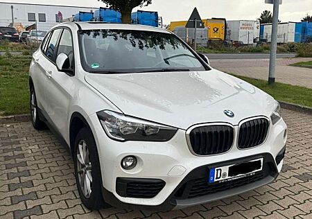 BMW X1 sDrive18i Aut./Panoramadach/Sportpaket.