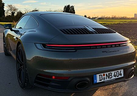 Porsche 992 Carrera S / Approved / Aventuringrün / Chrono