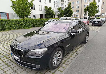 BMW 750i 750 xDrive Vollausstattung Sehr gepflegt