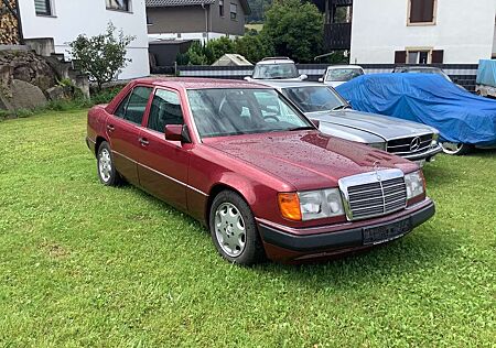 Mercedes-Benz E 300 W124 Oldtimer