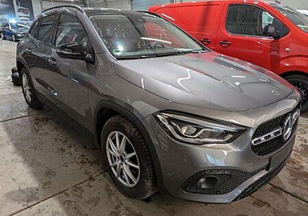 Mercedes-Benz GLA 200 d 4Matic Progressive LED Navi Pano Leder