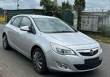Opel Astra J 1.6 Klma