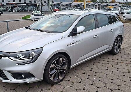 Renault Megane gebraucht kaufen Renault Megane BOSE-Edition 1,6 dci FAB Automatic 150 PS