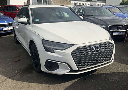 Audi A3 35 TFSI*LED*R.Cam*SHZ*virtual Cockpit*CarPlay