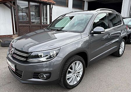 VW Tiguan Volkswagen 2.0 TDI LIFE 4Motion - PANO AHK NAVI PDC