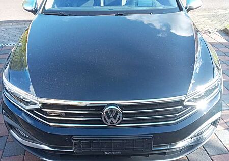 VW Passat Alltrack Volkswagen Passat Variant 2.0 TDI SCR 4Motion DSG Alltrack