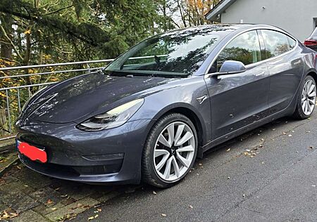 Tesla Model 3 Long Range mit Allradantrieb