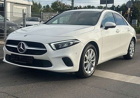 Mercedes-Benz A 220 LIMOUSINE*LEDER+AHK+DIGITAL*