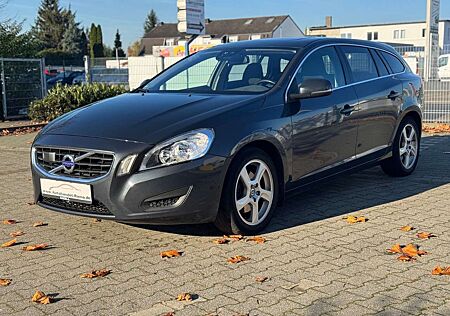 Volvo V60 Kombi Momentum 2.0 163PS Schiebedach PDC 2.H