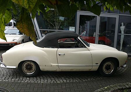 VW Karmann Ghia Volkswagen Cabriolet mit kleinen Rückleuchten