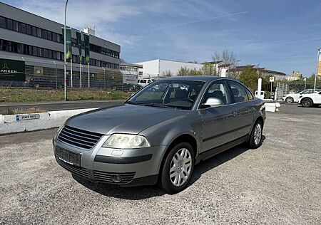 VW Passat Volkswagen 1.8 T Xenon Automatik AHK Navi Klimaauto.