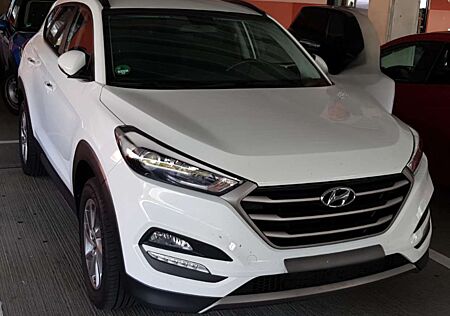 Hyundai Tucson blue 1.7 CRDi 2WD Trend