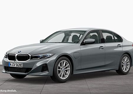 BMW 330e Limousine