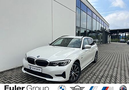 BMW 330e xDrive Touring