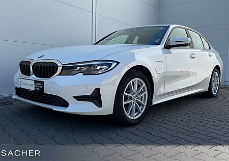 BMW 330e Limousine