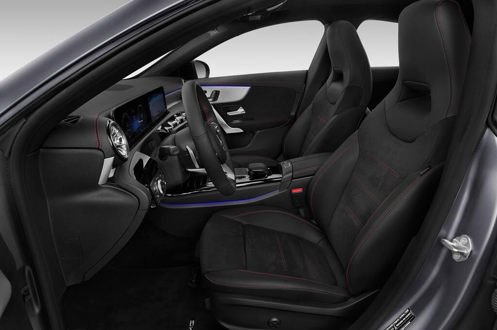 Mercedes CLA (Baujahr 2020) - 4 Türen Vordersitze