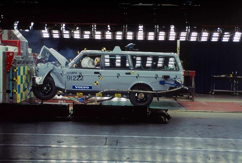 Volvo 245 im Chrashtest