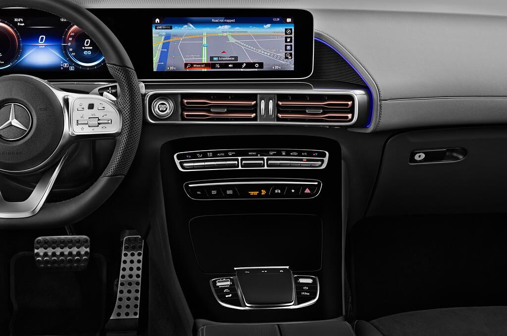 Mercedes EQC (Baujahr 2019) - 5 Türen Mittelkonsole