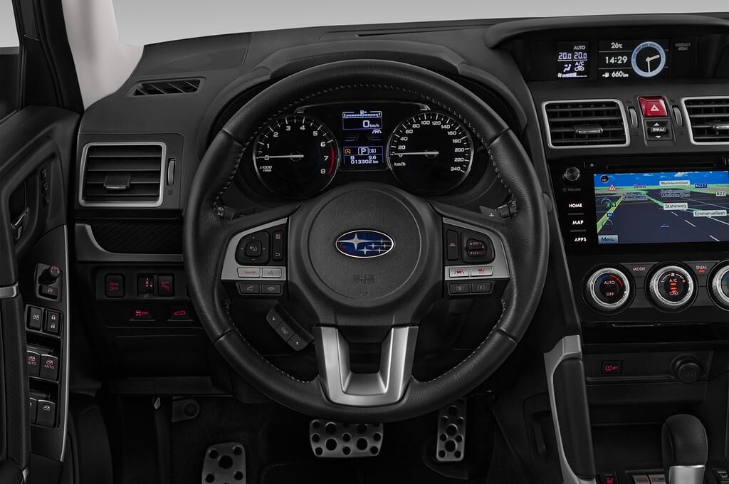 Subaru Forester (Baujahr 2019) Exclusive + 5 Türen Lenkrad