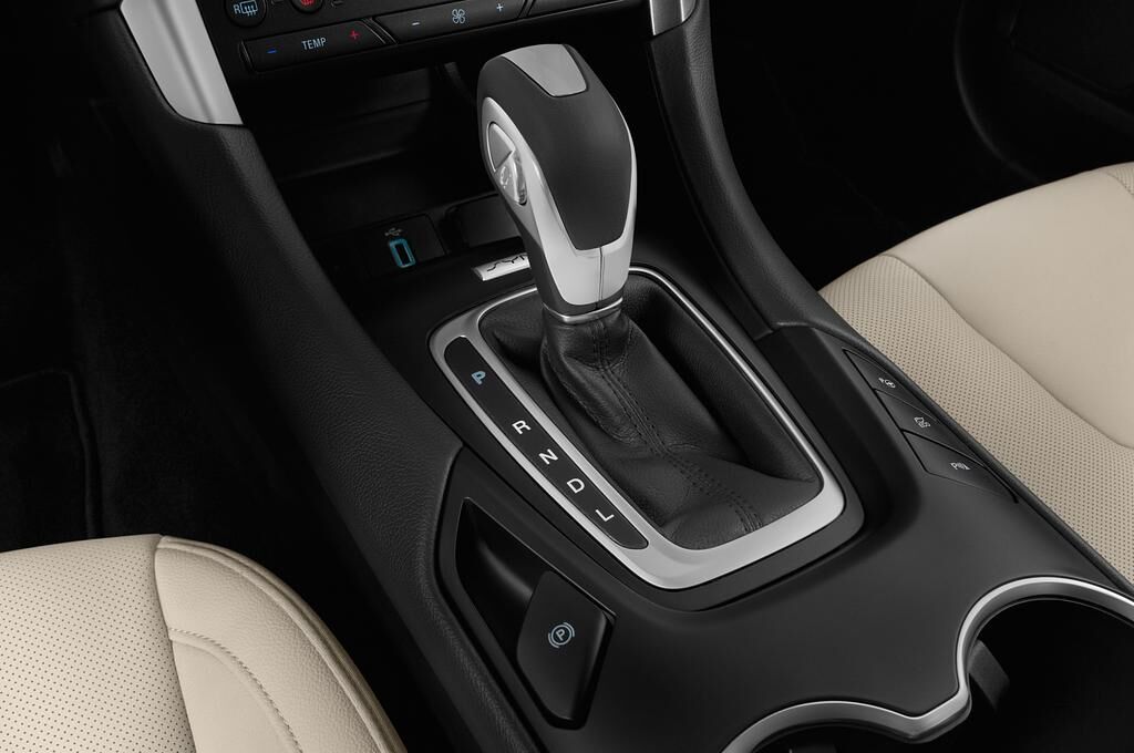 Ford Mondeo (Baujahr 2019) Hybrid 5 Türen Schalthebel