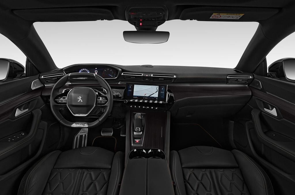 Peugeot 508 (Baujahr 2019) First Edition 5 Türen Cockpit und Innenraum