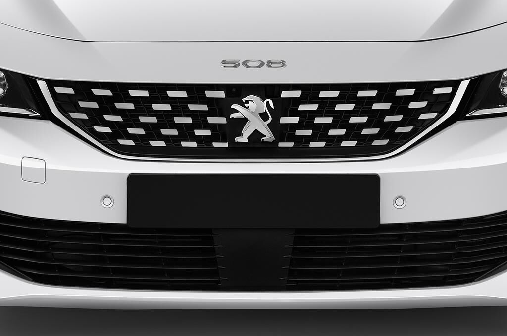 Peugeot 508 (Baujahr 2019) First Edition 5 Türen Kühlergrill und Scheinwerfer