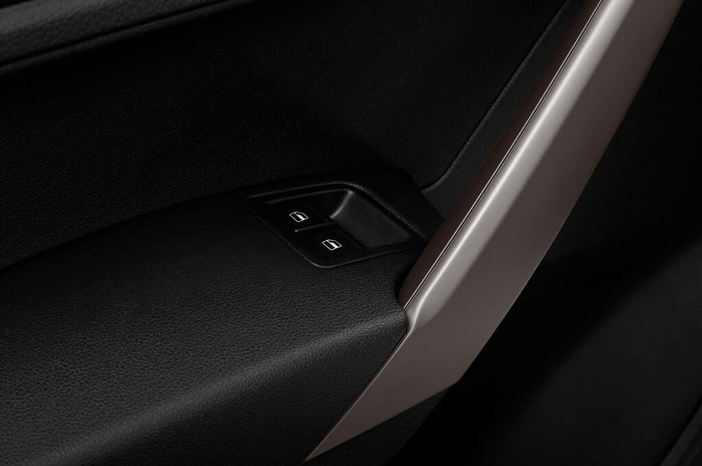 Volkswagen Caddy Van (Baujahr 2019) - 4 Türen Bedienungselemente Tür