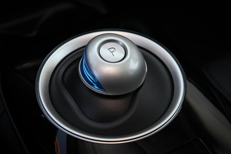 Einfaches Schalten im Nissan Leaf: Vorwärts, rückwärts, parken