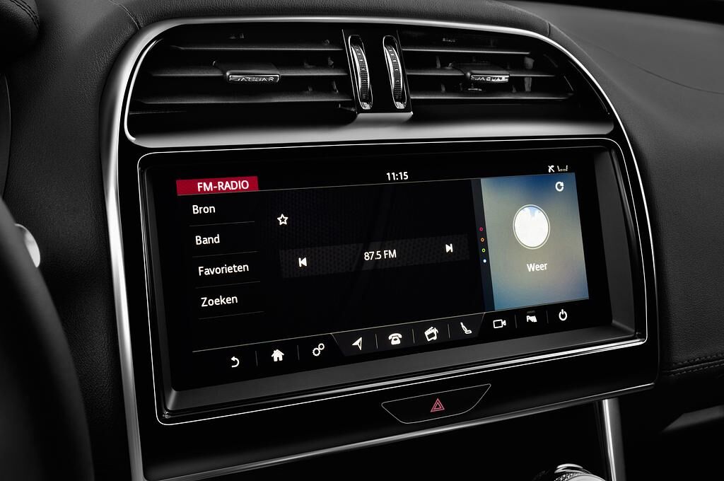 Jaguar XE (Baujahr 2020) S 4 Türen Radio und Infotainmentsystem