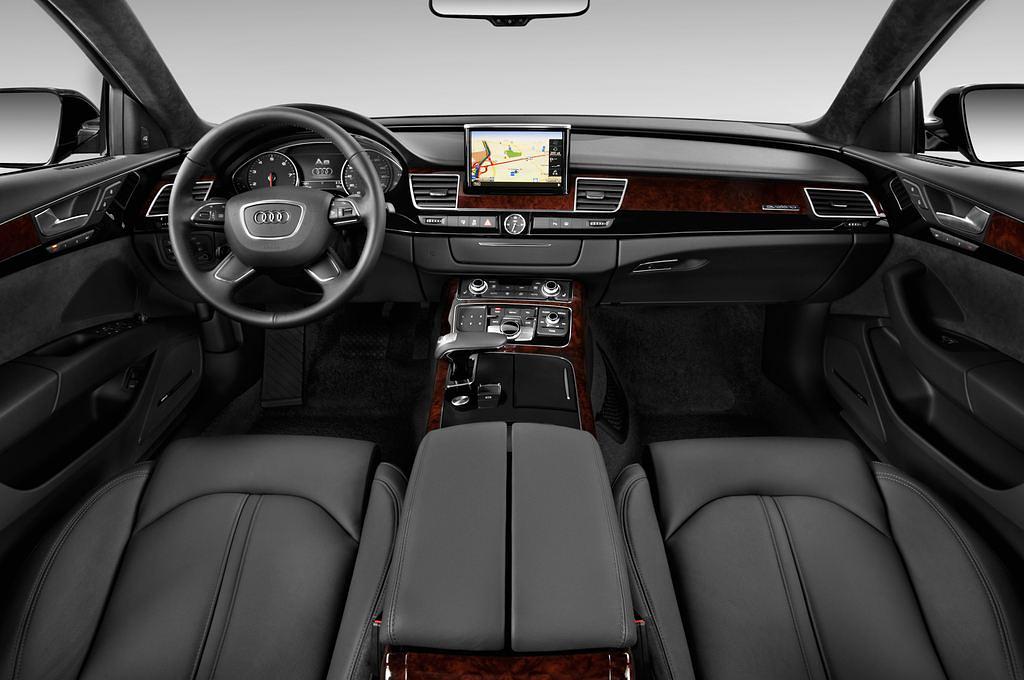Audi A8 L (Baujahr 2011) L 4 Türen Cockpit und Innenraum